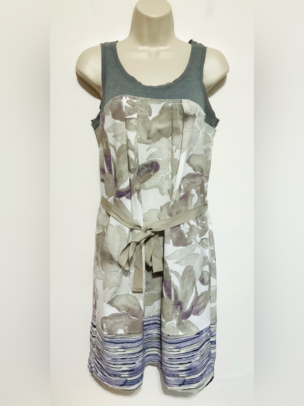 Simply Vera Wand shift dress gray purple floral size XS